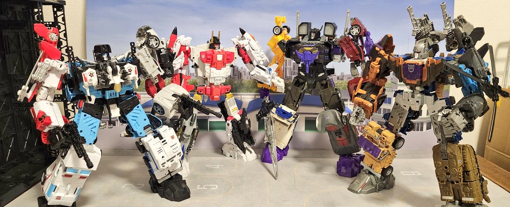 SLOG_SLUDGE's tweet image. #去年を写真4枚で振り返る
トランスフォーマーいっぱい買って、プラモもたくさん作ったけど、遊ぶ時間と体力が足りなかったよ~💦
コンバイナー系は良いなぁ🎶
DAISOの金銀スプレーで久しぶりに塗装にも目覚めました。
#トランスフォーマー
#ガンプラ
#30MM
#30MS