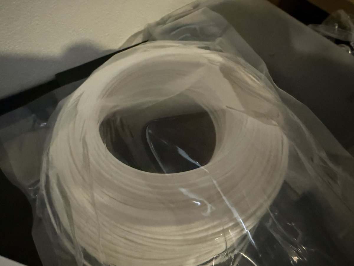 Bambu Labのスプールなしフィラメント。 家にある純正の交換用スプール