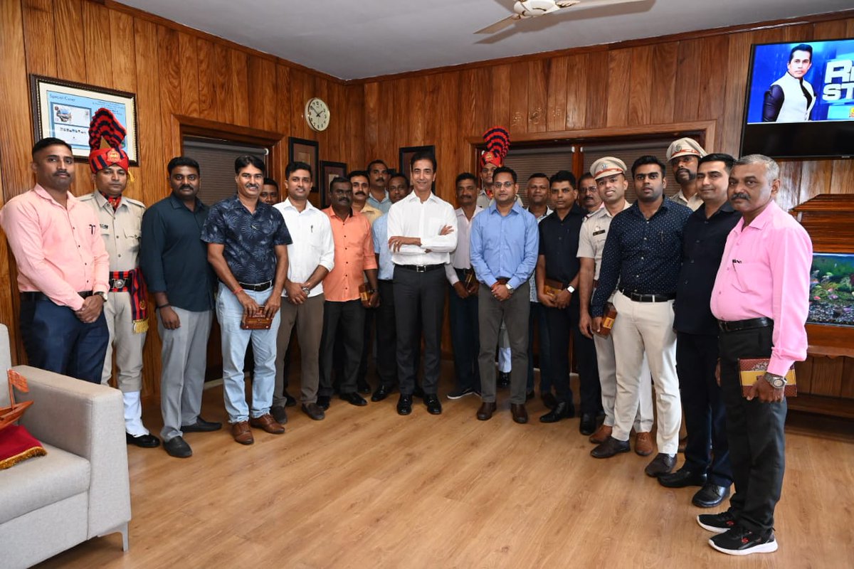 Andaman & Nicobar Police (@andamanpolice) on Twitter photo On the eve of #NewYear2025, Sh. Hargobinder Singh Dhaliwal, IPS, <a href="/DGPANIslands/">DGP A&N Islands</a>, along with senior officers, interacted with the staff at Police Headquarters, distributed sweets, and conveyed heartfelt wishes to all the ranks of Andaman & Nicobar Police.
Wishing everyone a safe On the eve of #NewYear2025, Sh. Hargobinder Singh Dhaliwal, IPS, <a href="/DGPANIslands/">DGP A&N Islands</a>, along with senior officers, interacted with the staff at Police Headquarters, distributed sweets, and conveyed heartfelt wishes to all the ranks of Andaman & Nicobar Police.
Wishing everyone a safe