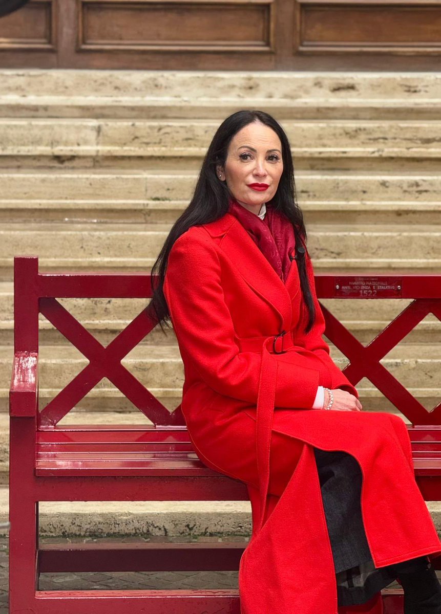 Scelgo questa foto simbolo di 1 anno di serietà e lavoro e le parole del presidente Mattarella da me più volte ripetute nel 2024:

“Non vogliamo piu' dover parlare delle donne come vittime.Vogliamo e dobbiamo parlare della loro energia,del loro lavoro,del loro esser protagoniste"