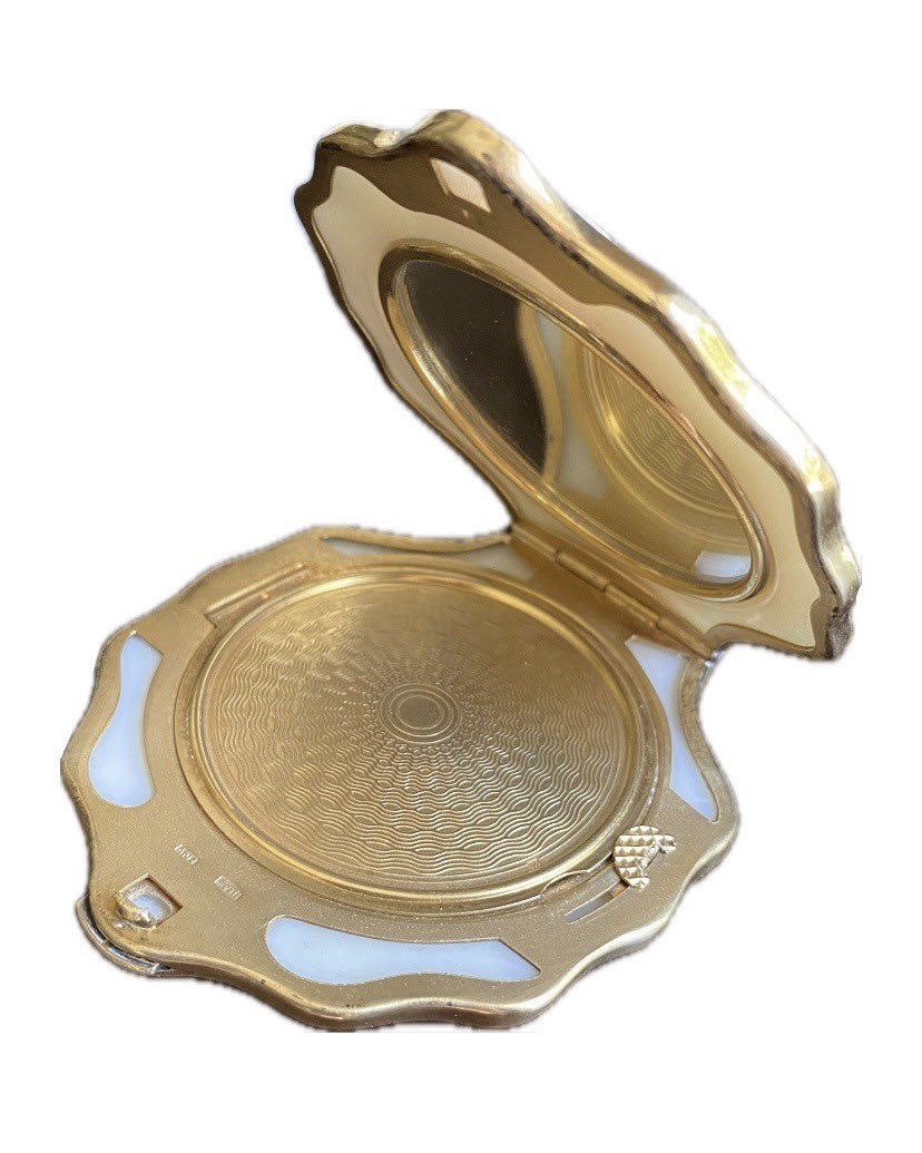 PISCESPRADA's tweet image. russian silver gilt &amp;amp; clam shell powder compact