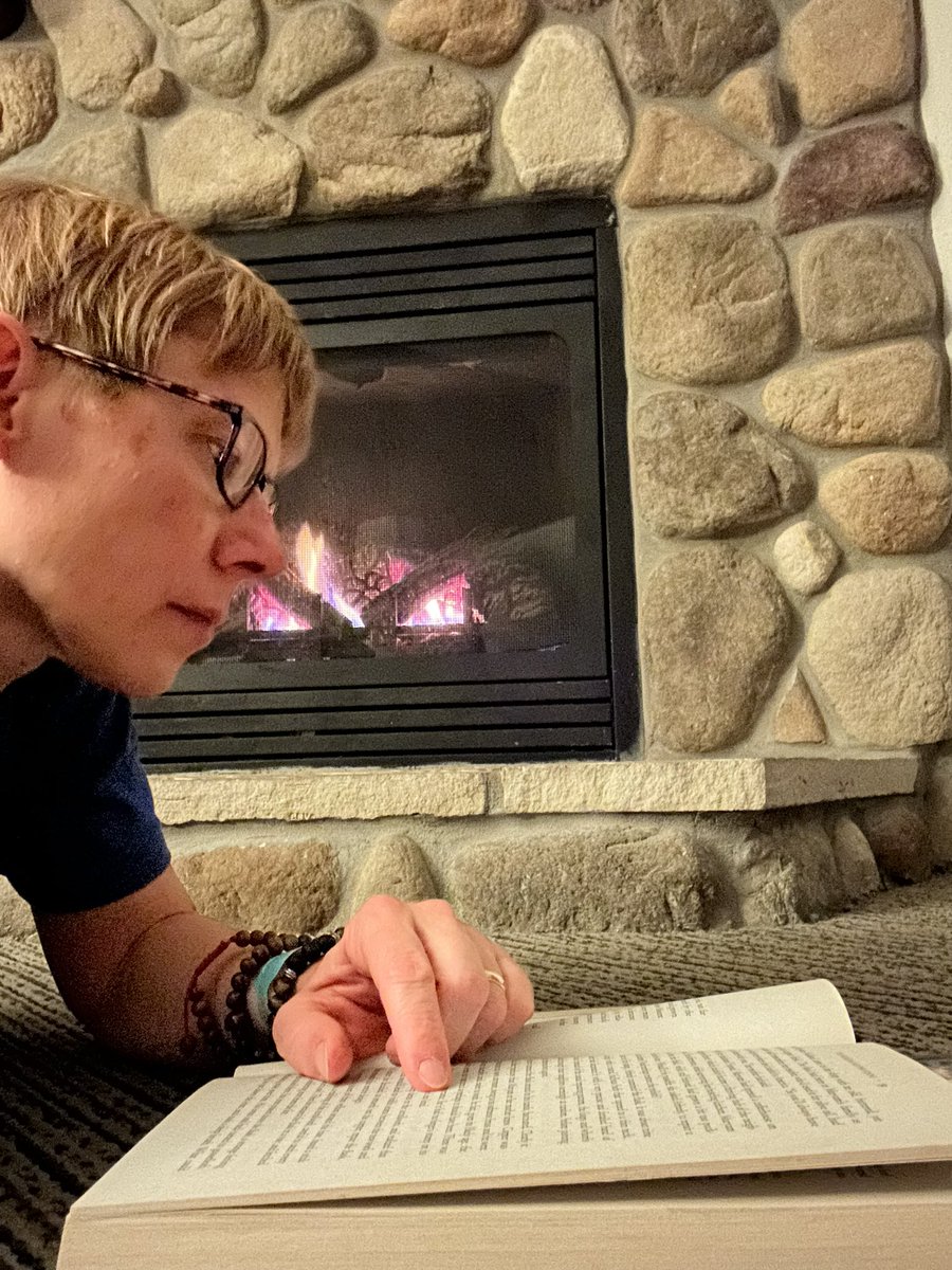 coding_Marie's tweet image. Happy New Year! Any new resolution? I want to swap some of my phone time with reading time!