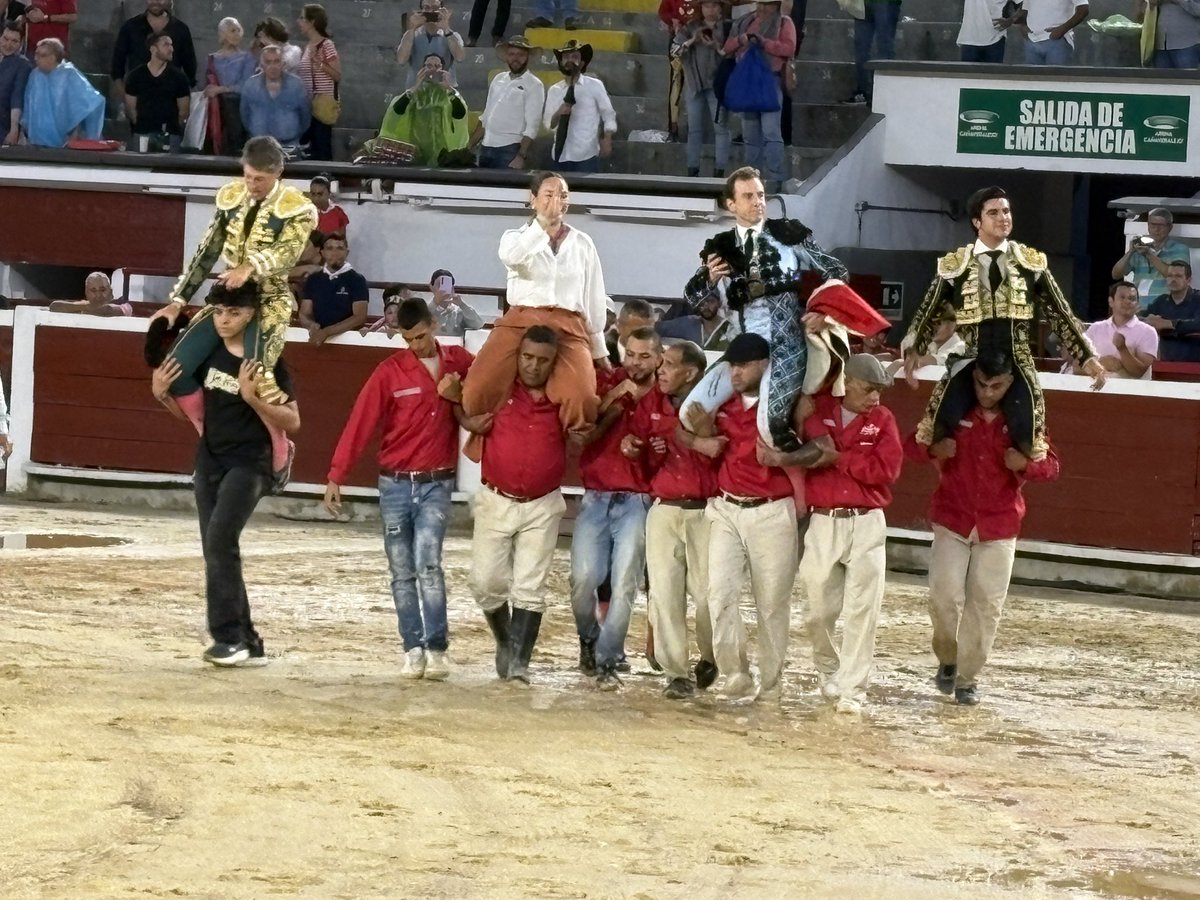Desde El Tendido (@desde_eltendido) on Twitter photo Cali cierra con un corridón de la Ganadería Campo Real en Cqñaverlñalejo, Ayyy <a href="/JuandeCastilla/">Juan de Castilla</a> tuviste el “Señor de Los Cristales” tan cerca, pero con un “NO” te echaste a la afición de Cali al lomo y perdiste una oportunidad de ser triunfador con esta Ganadería! Hay que creer! Cali cierra con un corridón de la Ganadería Campo Real en Cqñaverlñalejo, Ayyy <a href="/JuandeCastilla/">Juan de Castilla</a> tuviste el “Señor de Los Cristales” tan cerca, pero con un “NO” te echaste a la afición de Cali al lomo y perdiste una oportunidad de ser triunfador con esta Ganadería! Hay que creer!