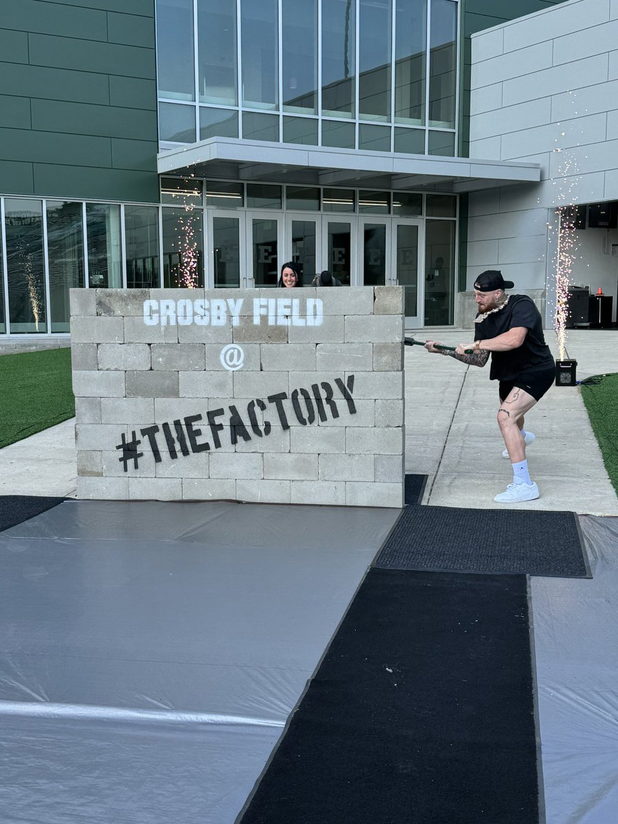 thevannzee's tweet photo. Happy New Year and Welcome to “The Vannzee’s- A fun look at the 2024 EMU Athletics year in review”. 

Up first….

2024 moment or event of the year:

Crosby Field Dedication Night. https://t.co/CtmZW2qfXh