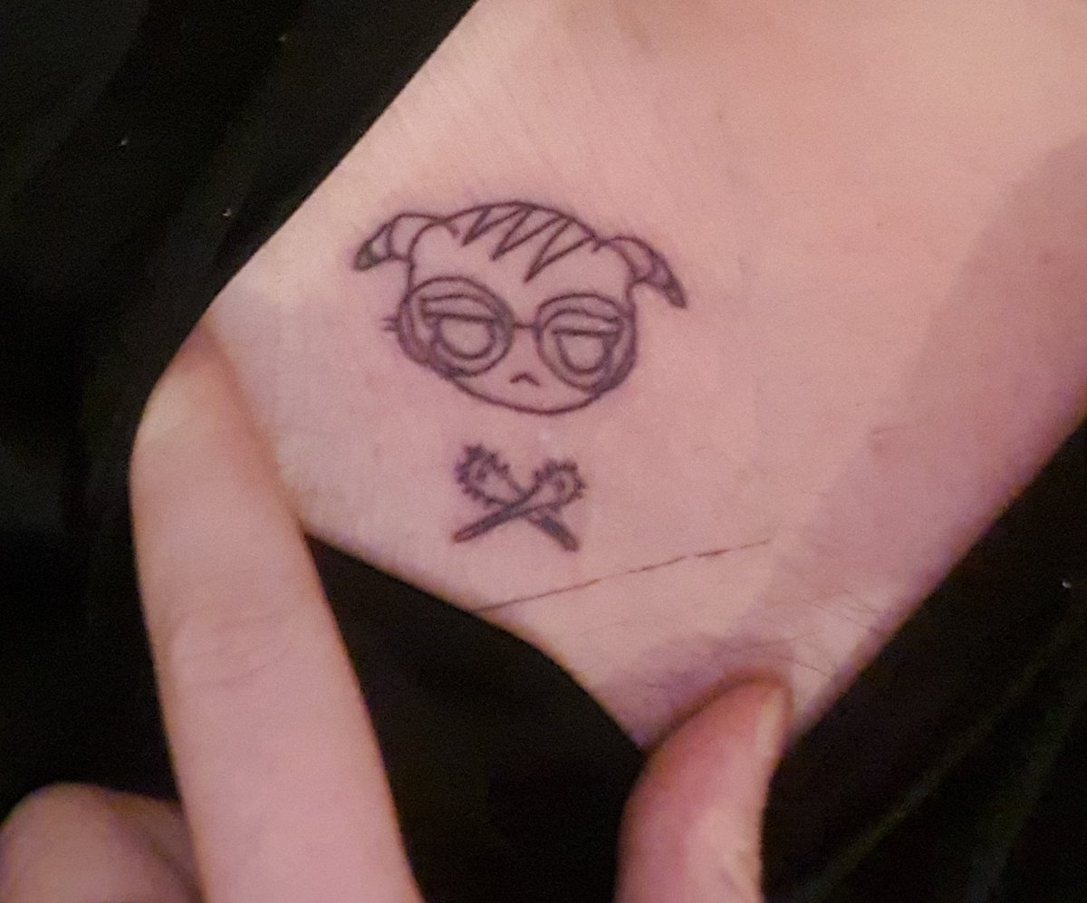 2024 is over! Got myself two small tattoos before the year ended! Let's see what 2025 has in store for me 🚬🐀