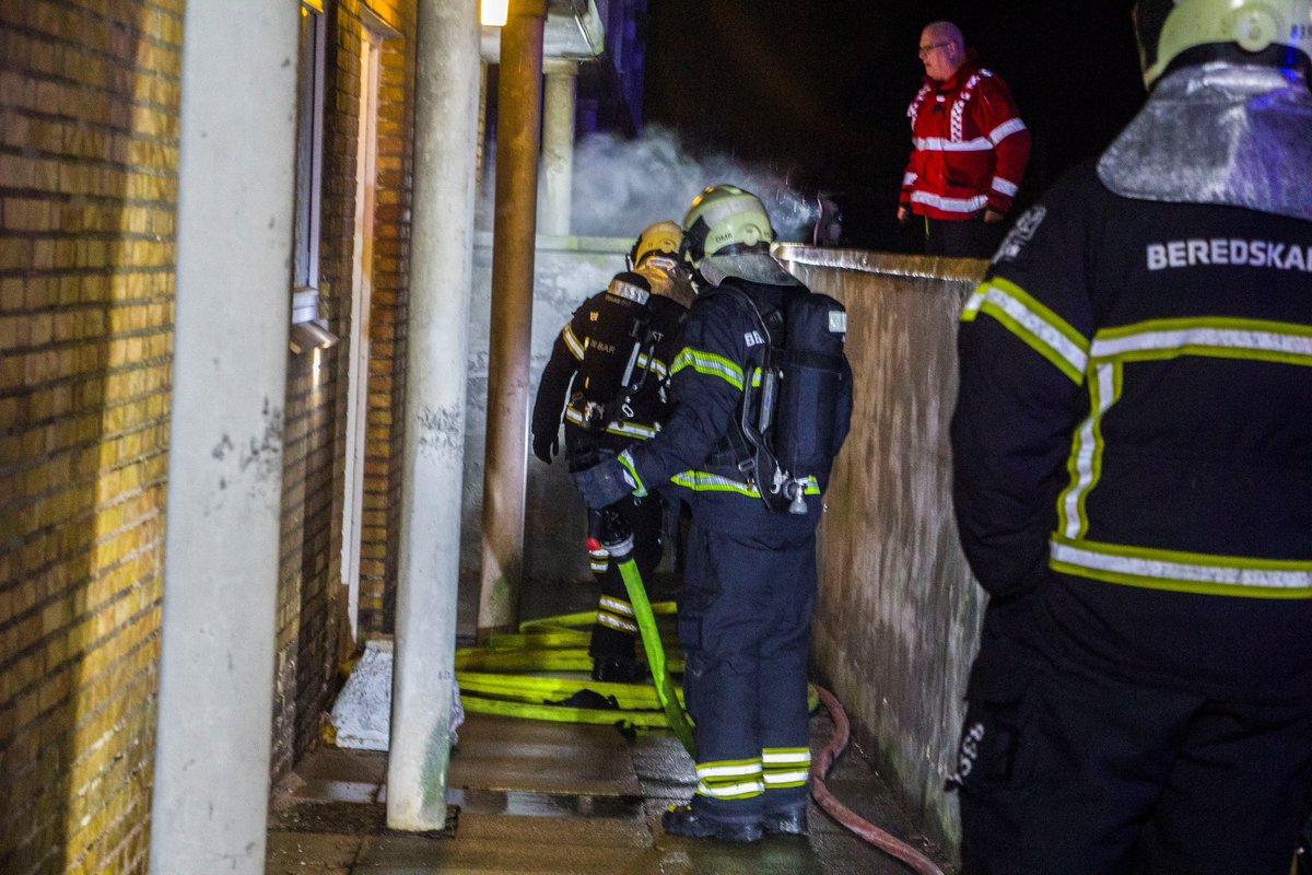 Beredskab Øst (@beredskaboest) on Twitter photo Beredskab Øst oplevede et normalt nytårsdøgn med 22 udrykninger mellem kl. 17 og 04.
2 bygningsbrande og ellers mindre brande i det fri relateret til fyrværkeri.
Dronen var afsted til brand i Slangerup <a href="/BeredskabFBBR/">Frederiksborg Brand & Redning</a>, mens vi 2 gange assisterede <a href="/HBeredskab/">Hovedstadens Beredskab</a>.
Godt nytår🎉 Beredskab Øst oplevede et normalt nytårsdøgn med 22 udrykninger mellem kl. 17 og 04.
2 bygningsbrande og ellers mindre brande i det fri relateret til fyrværkeri.
Dronen var afsted til brand i Slangerup <a href="/BeredskabFBBR/">Frederiksborg Brand & Redning</a>, mens vi 2 gange assisterede <a href="/HBeredskab/">Hovedstadens Beredskab</a>.
Godt nytår🎉