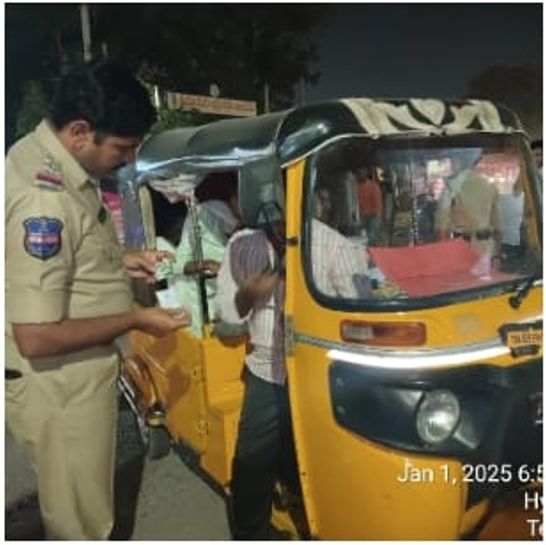 MalkajgiriCop's tweet photo. 👮‍♂️ Ensuring Your Safety! 👮‍♂️
#RachakondaPolice conducted thorough #vehicle_checkings at various locations within the commissionerate as part of enhanced #security_measures.
These proactive checks aim to ensure, curb illegal activities, and maintain #law_and_order.
#RachakondaPolice
#SafetyFirst #wearehereforyou