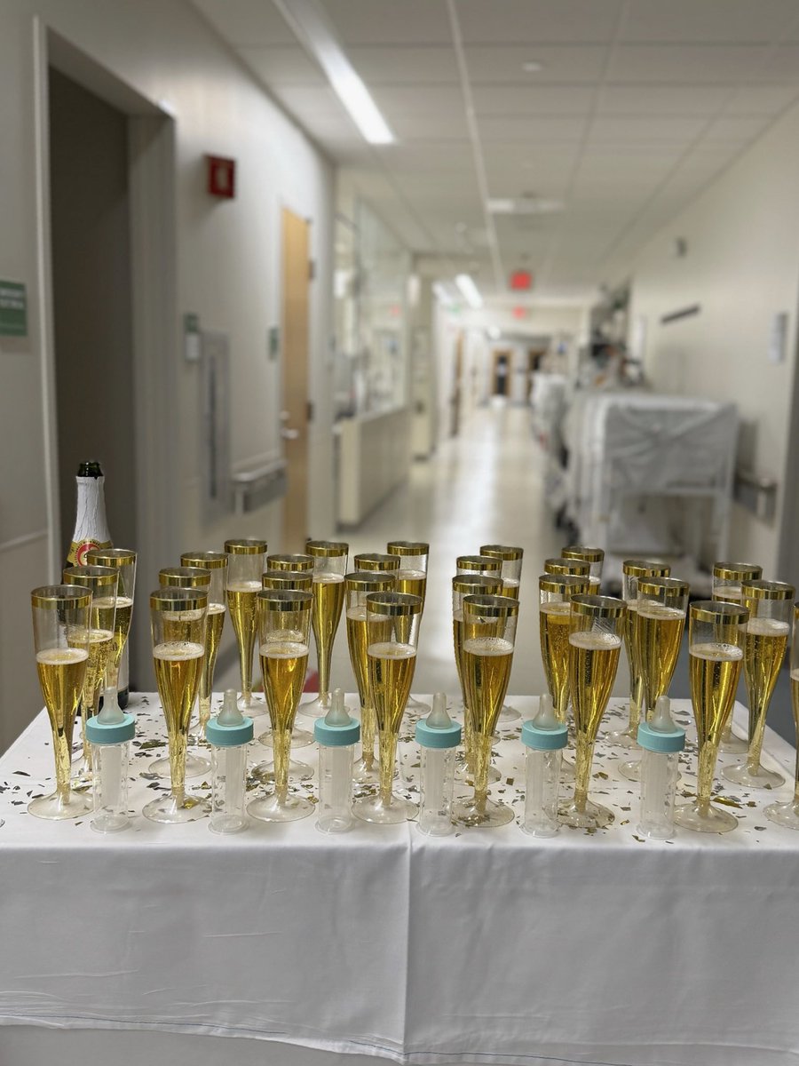 tanima_arora's tweet image. Bubbles and baby bottles! 

Our NICU babies and team wish everyone a happy, peaceful and prosperous 2025 ✨