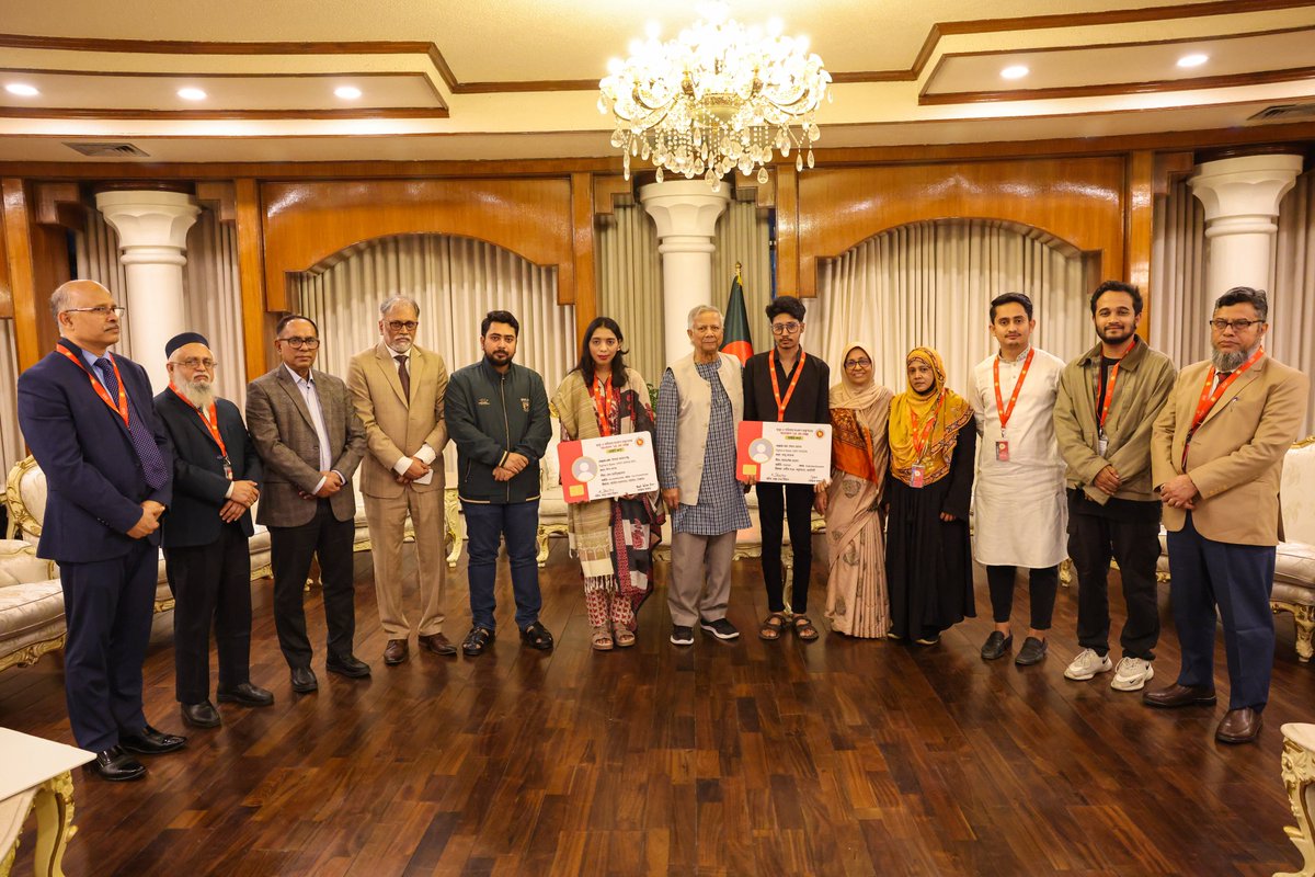 ChiefAdviserGoB's tweet photo. Chief Adviser Professor Muhammad Yunus has inaugurated the Health Ministry's Health Card distribution programme to provide free medical services for injured fighters of the July uprising at all government hospitals across the country.
#Bangladesh #ChiefAdviser https://t.co/pfhE4srXmx