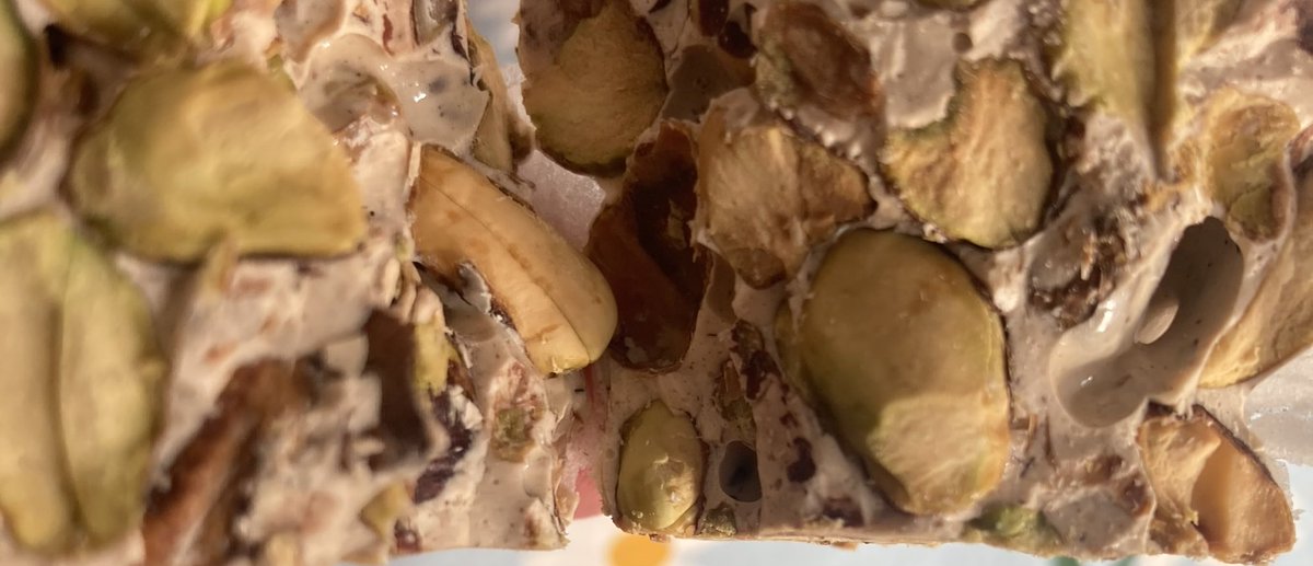 Estic absolutament segur que el Torró de festuc de La Dulcet Gelida és el millor torró que he menjat mai!!
Convinació perfecte de dolç i salat. INCREIBLE!!