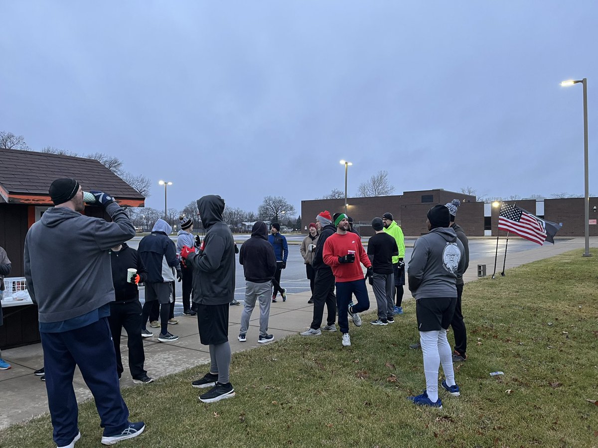 F3Toledo's tweet photo. 21 Pax kicked off 2025 at The Fuse this morning! A solid mix of Motivators, Block Work, and team competition! Way to go Fellas! https://t.co/VI2fqVd3GV