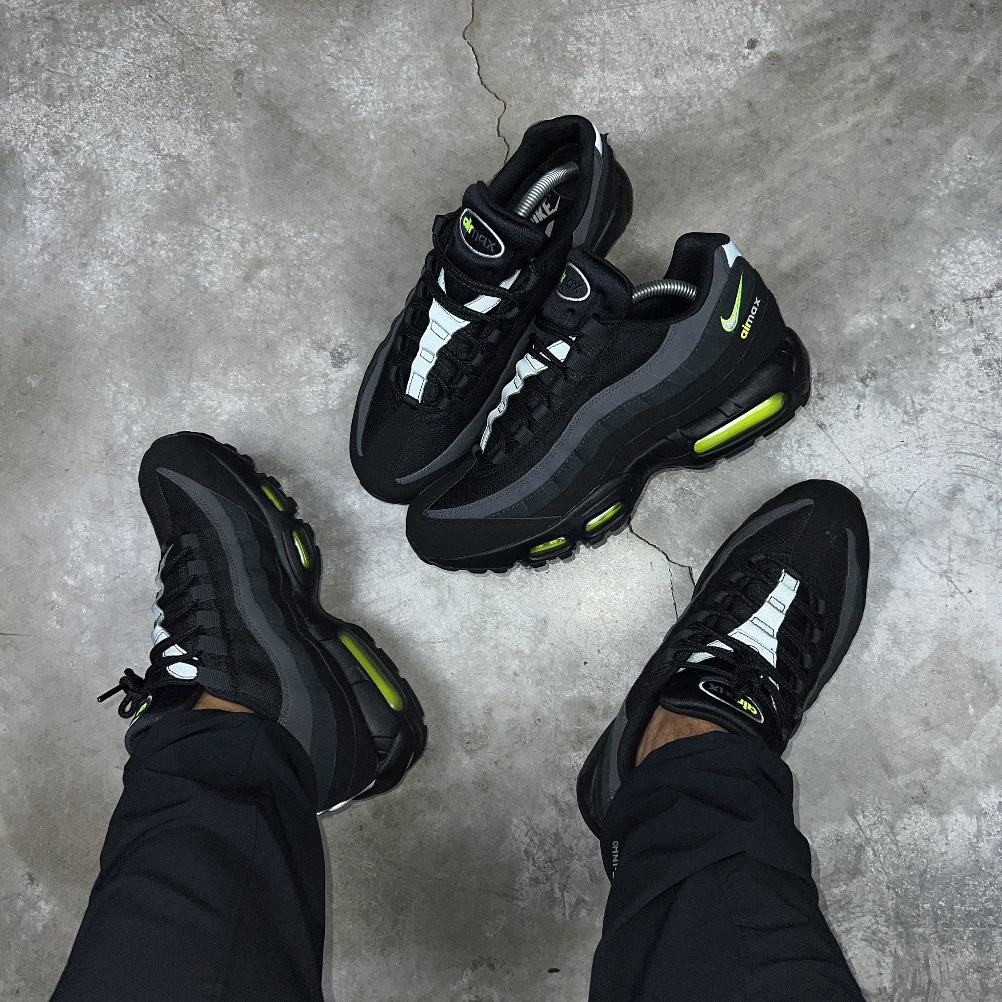 新品】Nike air max95 Retro Logo Black Grey Volt ナイキ エア