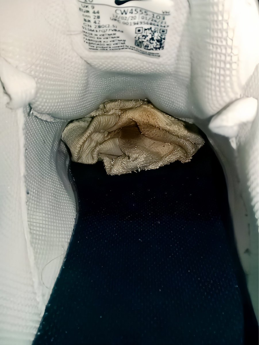 Ano Novo, Nike AirMax novo e meias velhas e chulezentas!
New Year, new Air Max and old and stinky socks!
👟🧦👣🐽
#nikefetish #sweatysocks #stinkysocks #dirtysocks #smellysocks #sniffmysocks #sniffmysneakers #sneakerfetish #sockfetish #chulé #chulezão #chuledemacho #Airmax