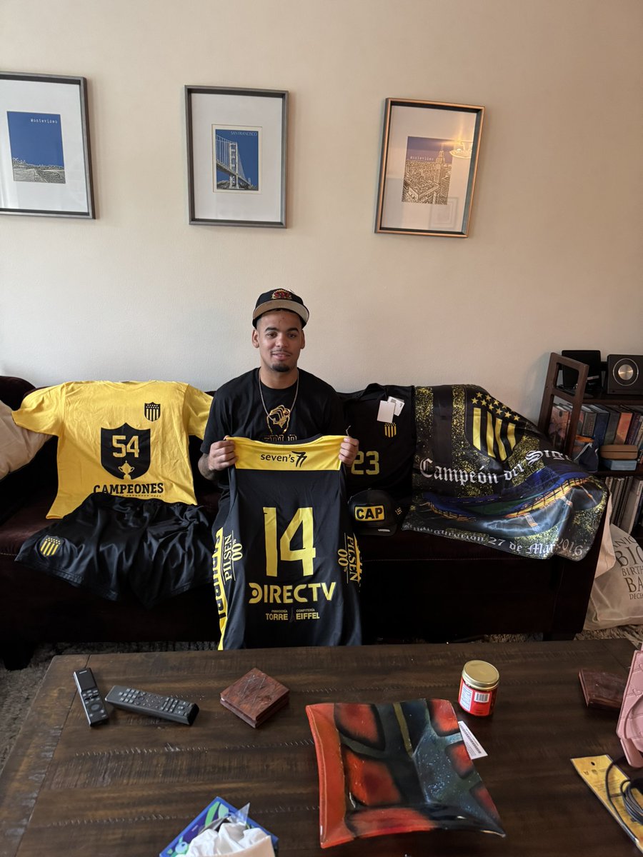 RudyMacedo's tweet photo. Me trajeron mi papá Noel 🎅 y Ahora empieza mi feliz año nuevo 🎆🎉🙌🏽🎉 @OficialCAP @RamonMa15622400 https://t.co/labEDLDPcY