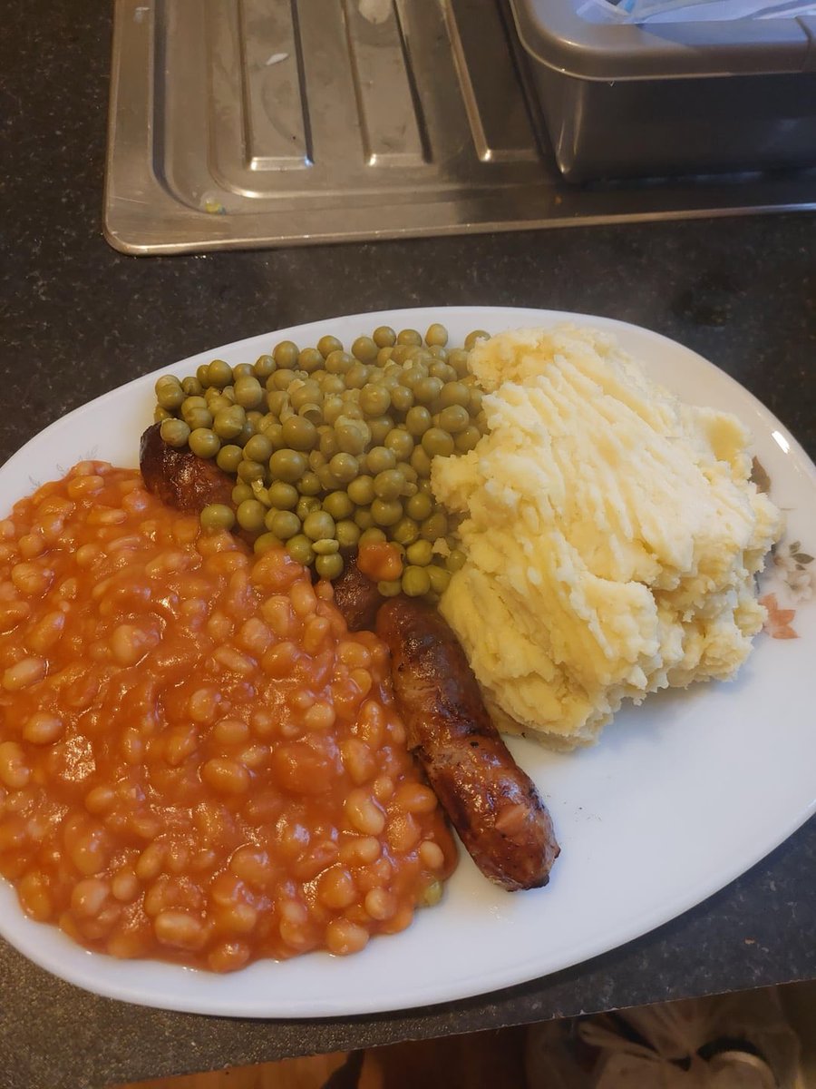 EvertonsYear's tweet photo. Light lunch today, watching my figure this year https://t.co/UNl8ExcfCx