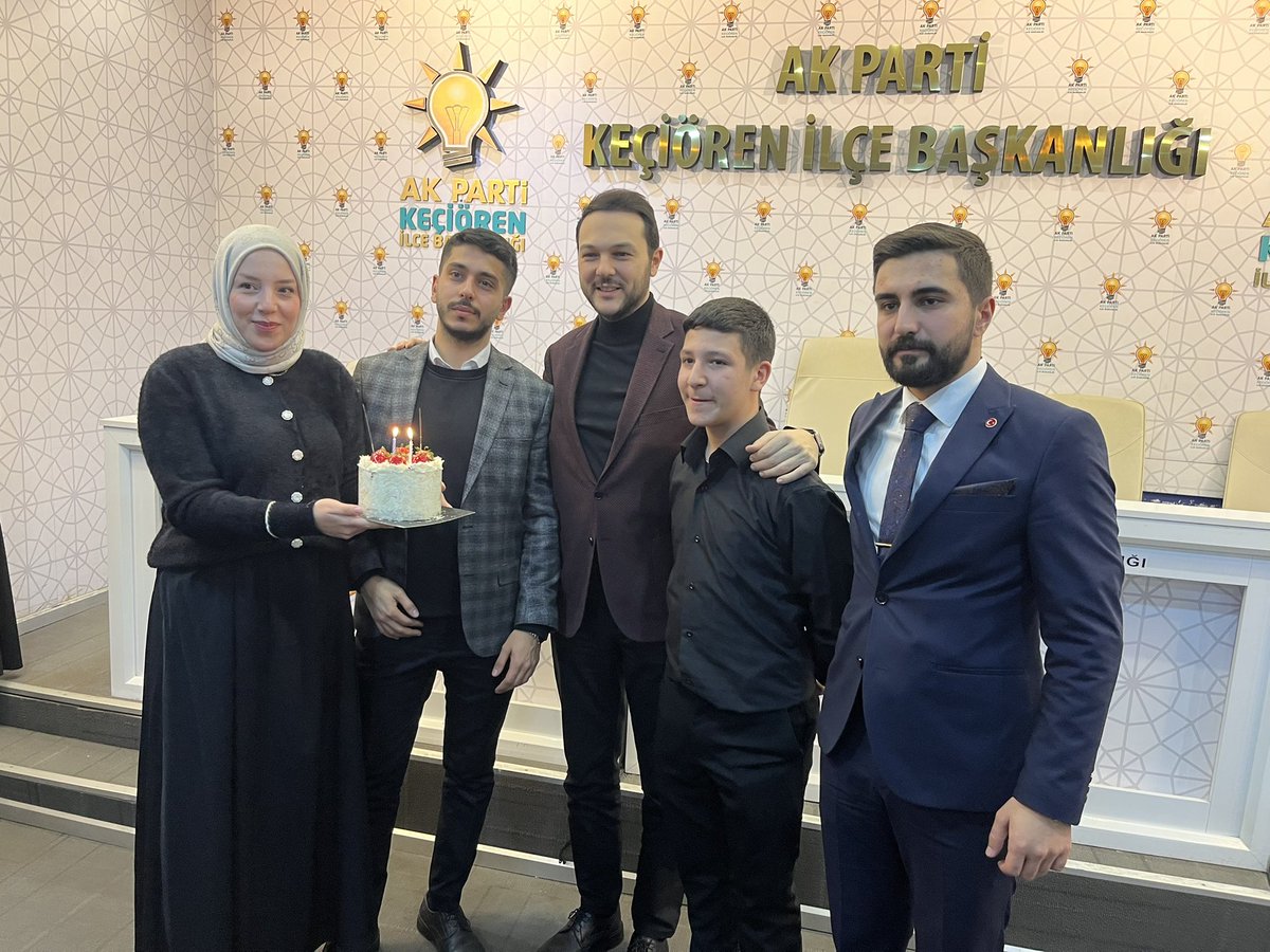 efedemirhann's tweet photo. Keçiören'deyiz 🙋🏻‍♂️

Hedef ve ihtiyaçlarımızı istişare ettiğimiz İlçe Yönetim Kurulu toplantımızı gerçekleştirdik.

@AkgencKecioren 💯 https://t.co/X2Le1qzBuD