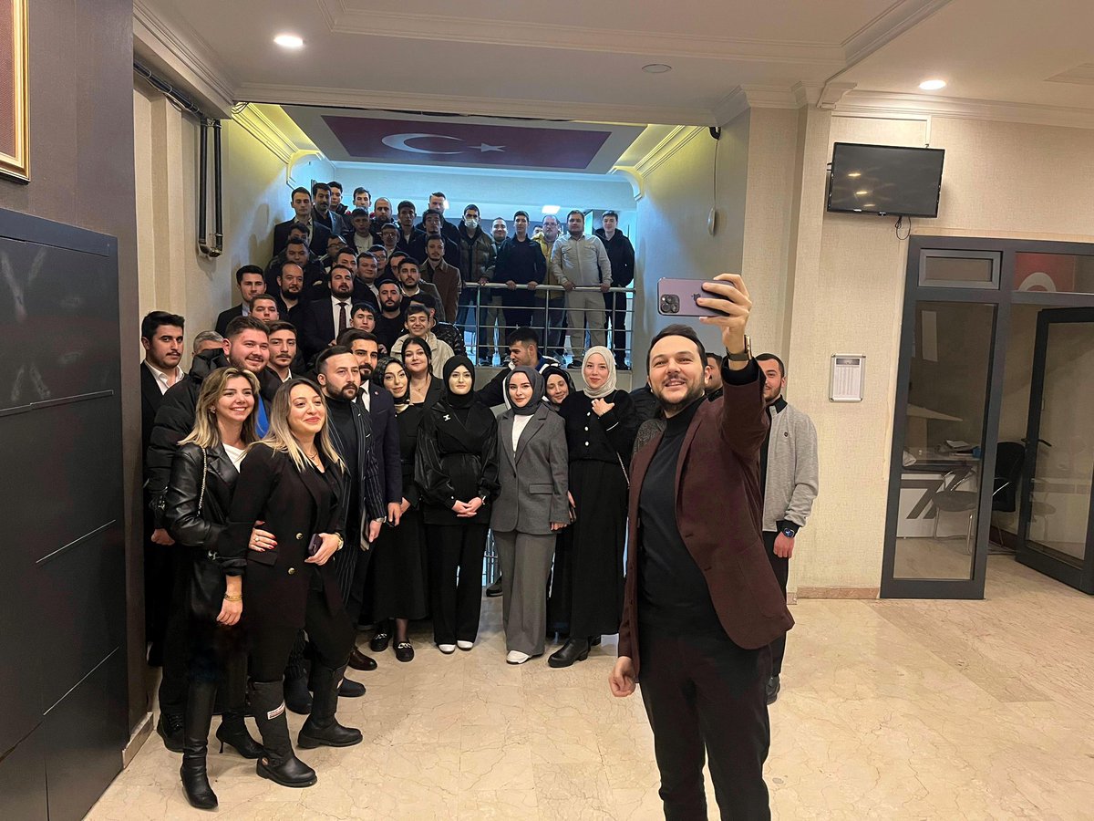 efedemirhann's tweet photo. Keçiören'deyiz 🙋🏻‍♂️

Hedef ve ihtiyaçlarımızı istişare ettiğimiz İlçe Yönetim Kurulu toplantımızı gerçekleştirdik.

@AkgencKecioren 💯 https://t.co/X2Le1qzBuD