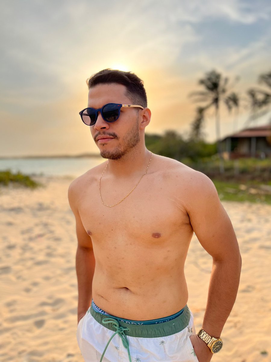 Zelukz's tweet photo. Era só uma prainha que eu precisava ☀️ https://t.co/LMzpI7Bo4v