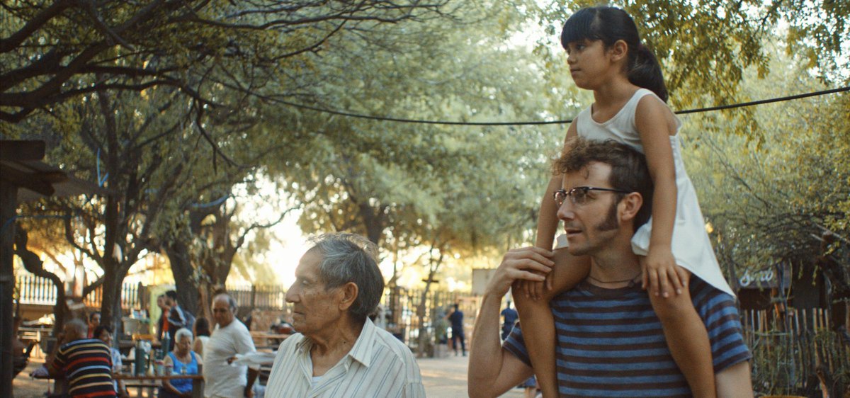 clobeach's tweet photo. Como decimos en catalán, esta peli "m'ha encisat". Una sorpresa muy, muy agradable. Genuina y bella. Y emotiva. <3 #LaEstrellaAzul https://t.co/6GJcE092HL