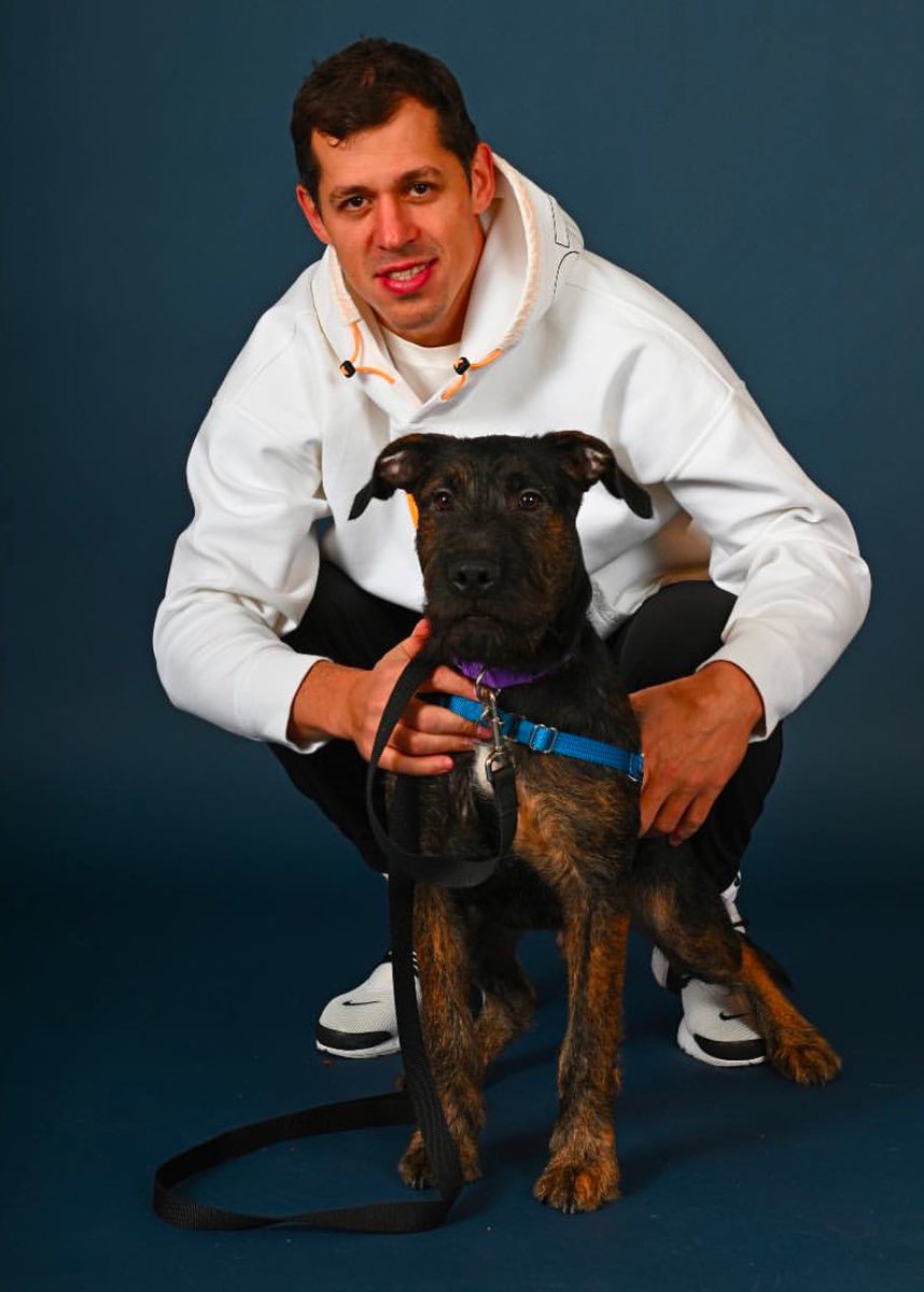 cmndrcroz's tweet image. 2025 STARTED AND YOU GIVE ME SID AND GENO WITH DOGS????