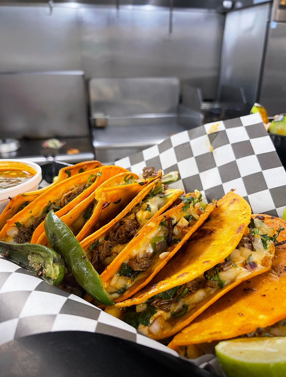 tacosacambaro's tweet photo. nuestros tacos de birria con queso 🌮

631 E. Alvin Dr. localizados en Natividad Plaza
Salinas, Ca 📍
(831)975-4545 📞

https://t.co/8BmJeNxvpl https://t.co/Ubk7x1tTVK
