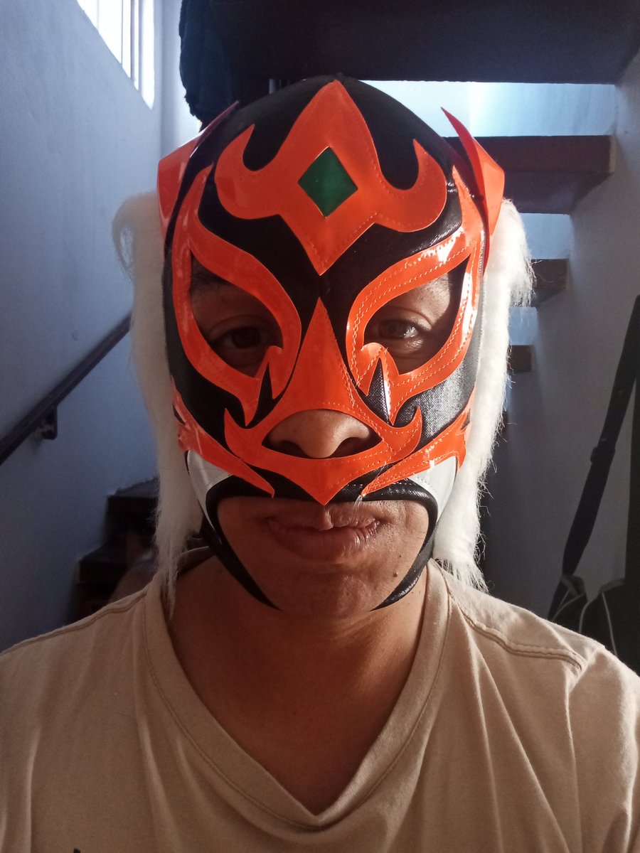 Fcoemanuel93's tweet photo. @Felino_CMLL @elfelinojr  tal vez no sea la original pero nunca me había encontrado su máscara pero en cuanto la vi la compre , admiro la velocidad del luchador más rápido de la baraja luchistica espero algún día conocerlo en San Luis Potosí #pestenegra #felino https://t.co/9TXhNqPTQd