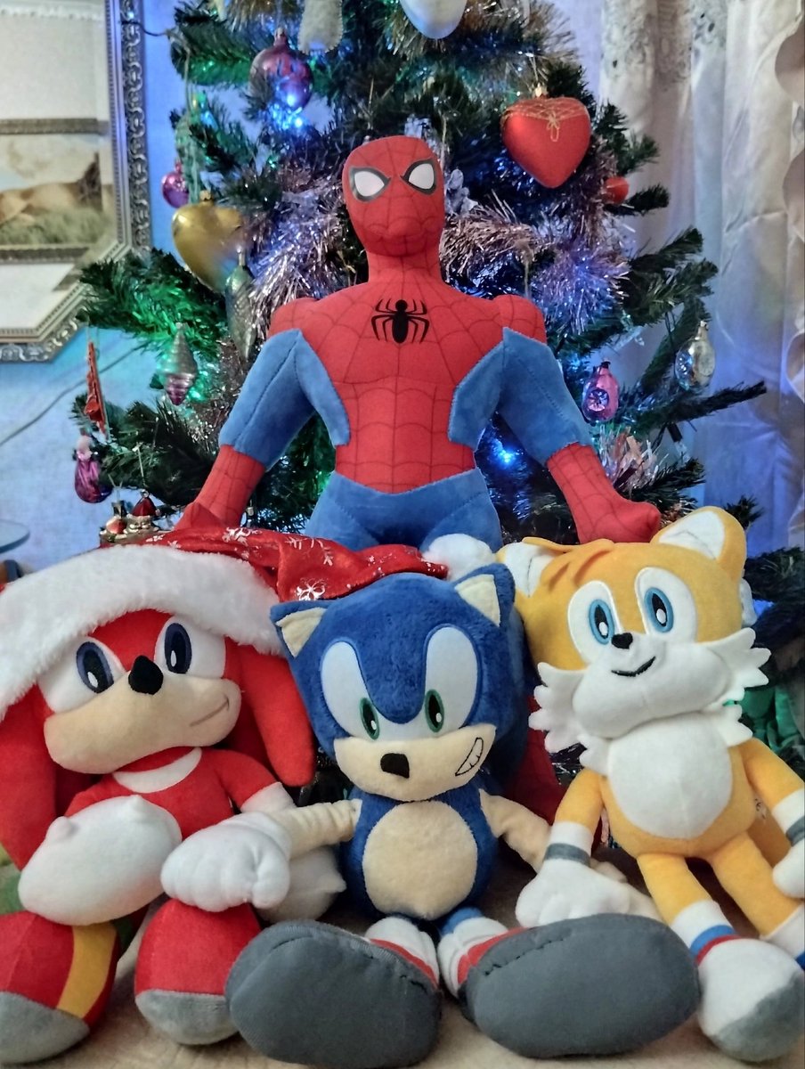 Happy New year!
Greetings from my fav plushies xD