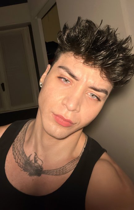 1 pic. big dick vampire ??‍♂️ https://t.co/EBxGCrq5hr