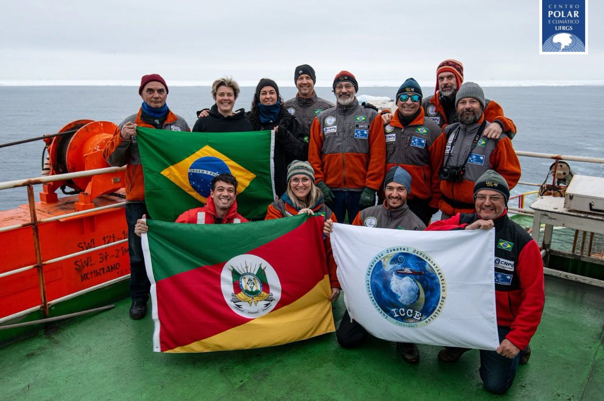centropolar's tweet photo. 01.01.2025🥂❄️🤍

Feliz Ano Novo diretamente da Antártica!

Equipe CPC &amp; ICCE https://t.co/5pCEle3VGA