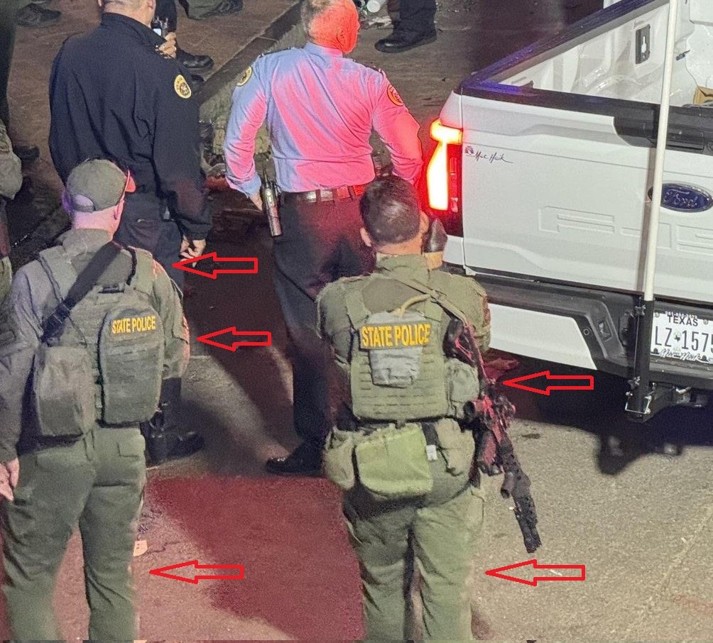 Fleshy1's tweet photo. @VegasCrypt @JeffreySpa20496 @johnrich You mean the reflections of the lights on  uniforms and everything else https://t.co/dwqwBfo7uH