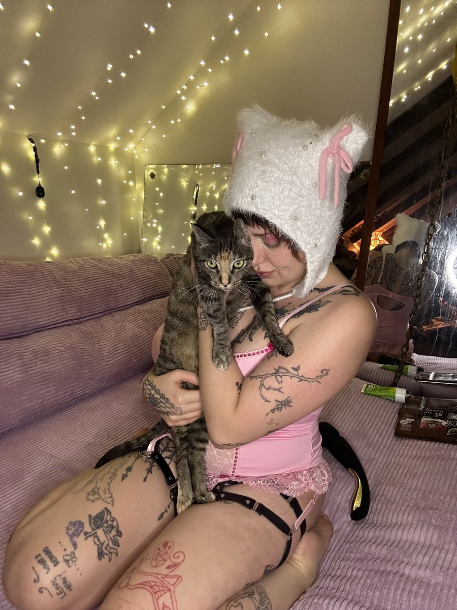 Lux69Lucky's tweet photo. Happy 2025 hope I get to even cuter in the new year 💕🌸🥹 https://t.co/65bxmwp4uH