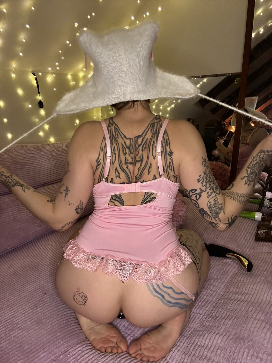 Lux69Lucky's tweet photo. Happy 2025 hope I get to even cuter in the new year 💕🌸🥹 https://t.co/65bxmwp4uH
