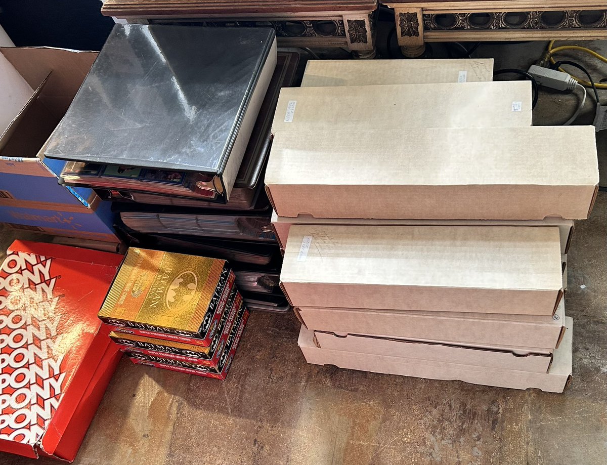 DDsCandC's tweet photo. Happy New Year! Another year, another bulk buy, first pick up of the year, lots of 90’s, some 80’s, maybe some 70’s, a few modern sprinkled in, here’s to another great year of collecting cards and the hobby! https://t.co/T6NQ6IYF3f