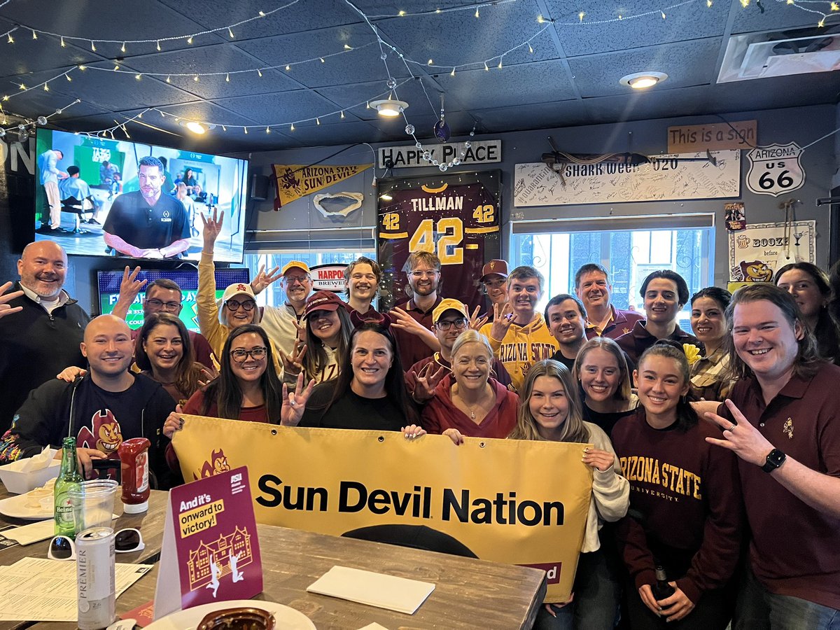 NESunDevils's tweet photo. Great crew in Boston at @CornerPubBoston. Ready for a BIG 2nd half!! https://t.co/5pkL1FqnGN
