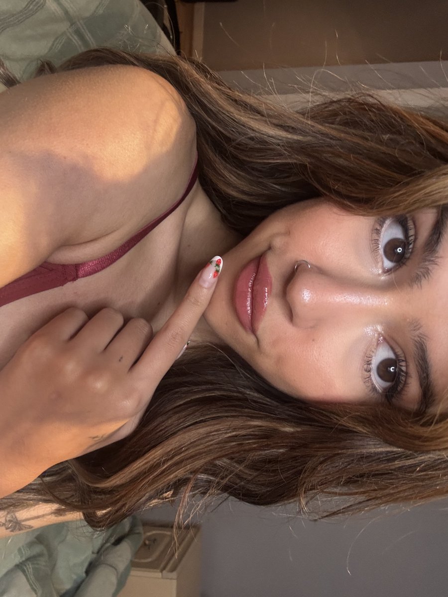 bbyannabellex's tweet photo. @aloedvni say 'please' and i'll send both🙈 https://t.co/RxddlU3BMJ