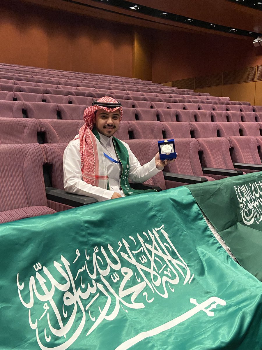 turkienezi9's tweet image. تودّع سنة 2024 وتترك خلفها ذكرى مليئة بالتحديات والإنجازات التي أفخر بها. كانت رحلة مليئة بالتجارب، لكنني تعلمت فيها أن الطموح والعمل الجاد قادران على تحويل أي عقبة إلى خطوة نحو النجاح.

من أبرز إنجازاتي هذا العام تحقيق ميداليات دولية في معرضين عالميين: #ITEX في ماليزيا و #SIIF