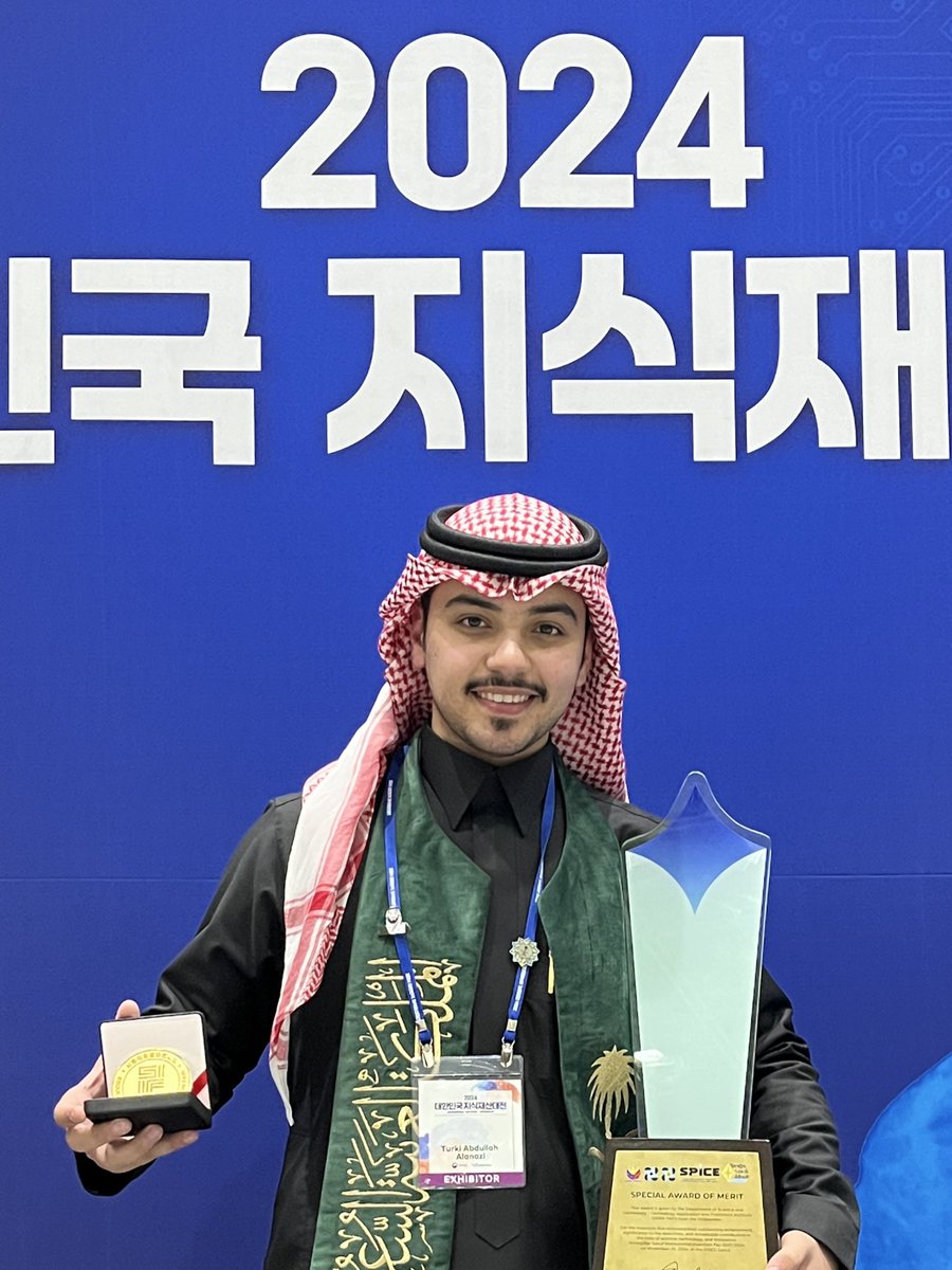 turkienezi9's tweet image. تودّع سنة 2024 وتترك خلفها ذكرى مليئة بالتحديات والإنجازات التي أفخر بها. كانت رحلة مليئة بالتجارب، لكنني تعلمت فيها أن الطموح والعمل الجاد قادران على تحويل أي عقبة إلى خطوة نحو النجاح.

من أبرز إنجازاتي هذا العام تحقيق ميداليات دولية في معرضين عالميين: #ITEX في ماليزيا و #SIIF