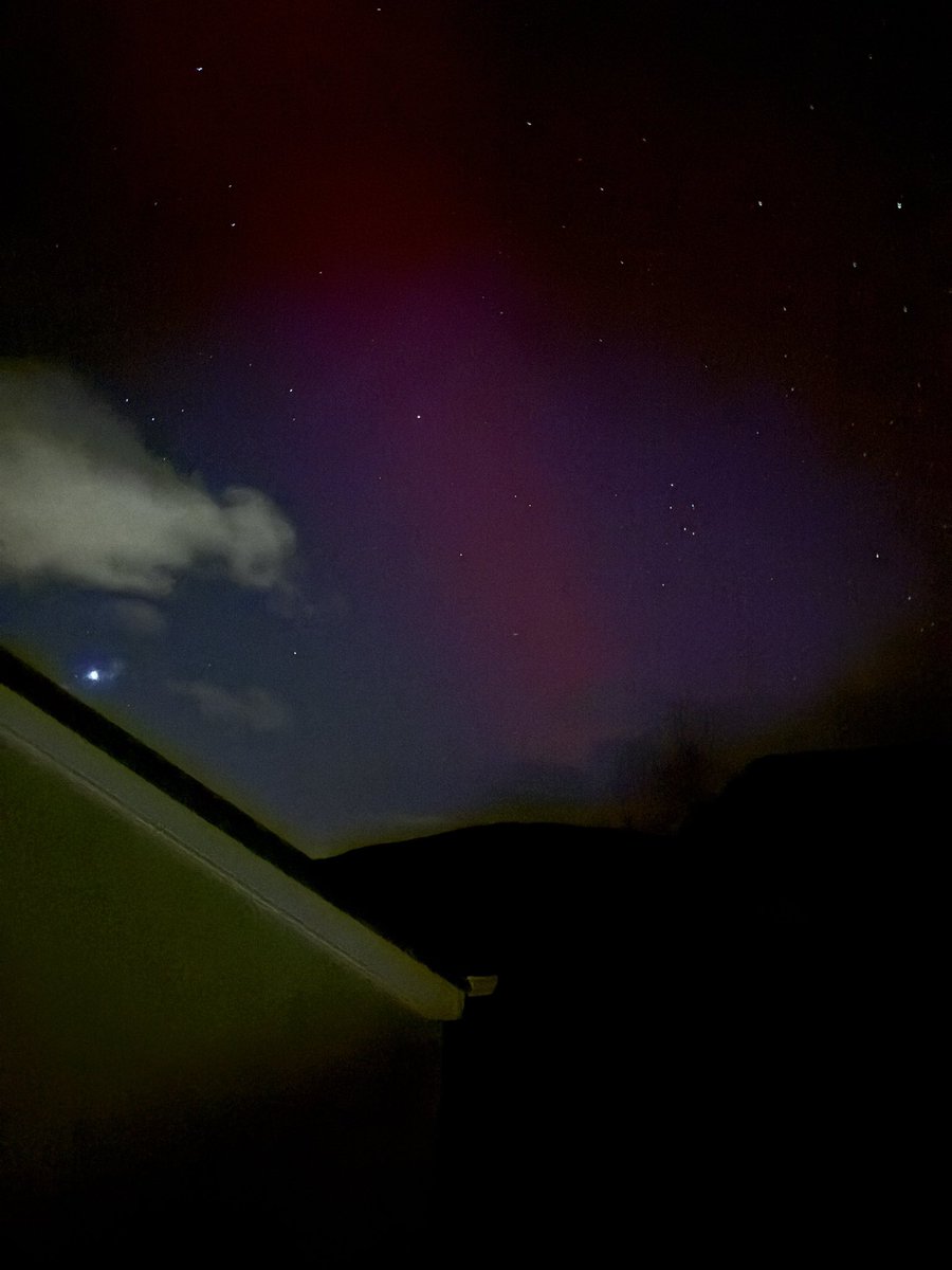 lfc_darren's tweet photo. What a start to 2025 in Ireland #northernlights visible in co Kerry @CarlowWeather https://t.co/R7JIjoIQUX