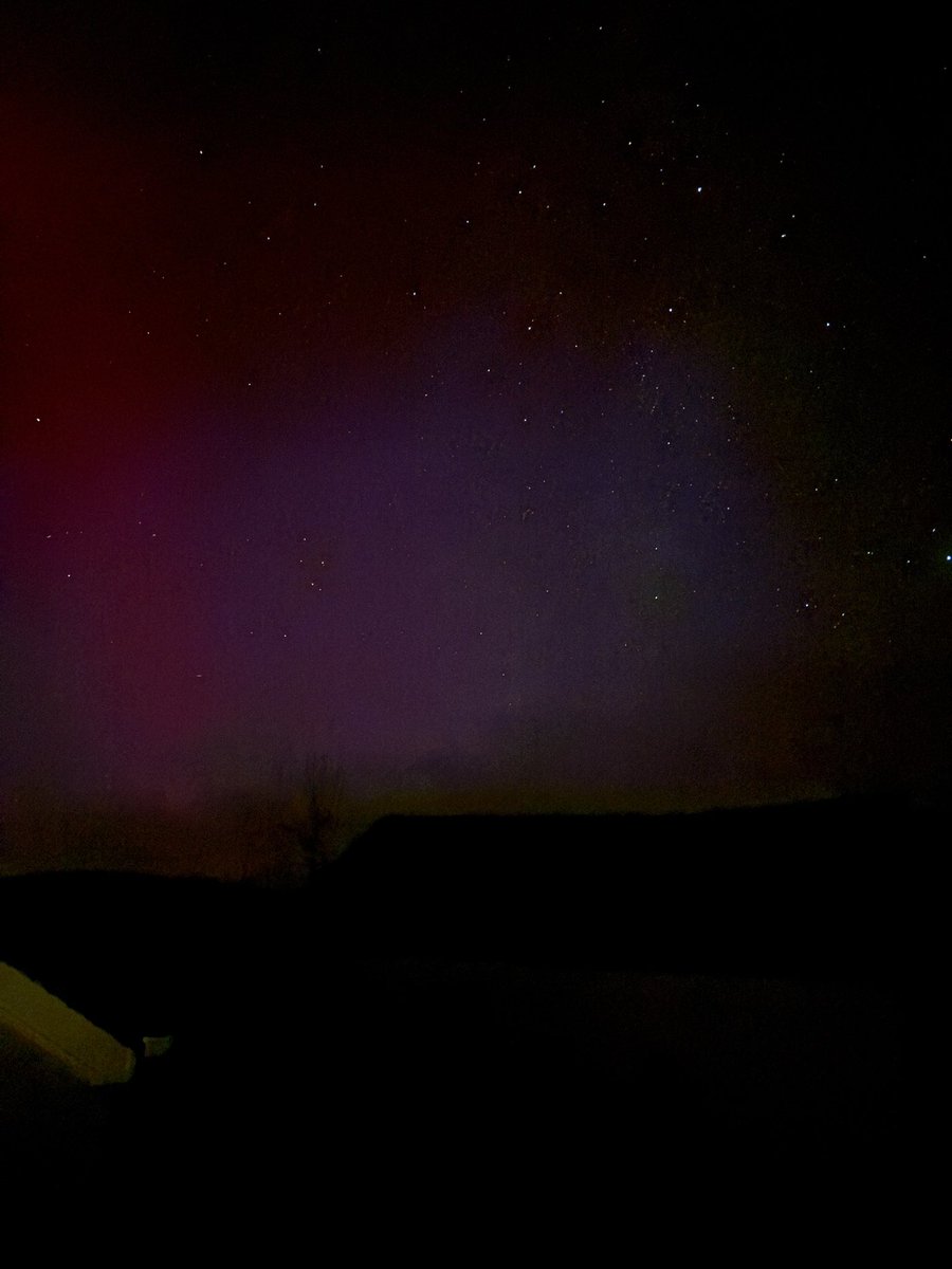 lfc_darren's tweet photo. What a start to 2025 in Ireland #northernlights visible in co Kerry @CarlowWeather https://t.co/R7JIjoIQUX
