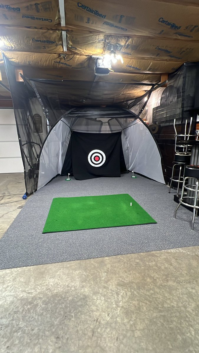TorqdOff's tweet image. Rate my garage golf sim. Only $1100 including @RapsodoGolf  MLM2Pro.