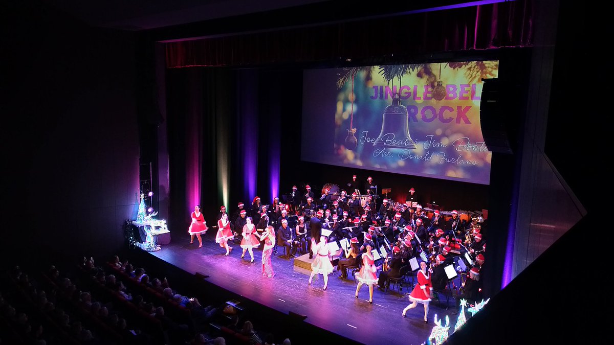 Kursaalmanresa's tweet photo. Amb la Marxa Radetzky i el públic aplaudint hem tancat el fantàstic Concert de Cap d'Any que ens ha ofert la Banda de la Unió Musical del Bages per donar la benvinguda al 2025!  Meravellós! 

Us desitgem un molt bon any!! https://t.co/46n7aMEeOh