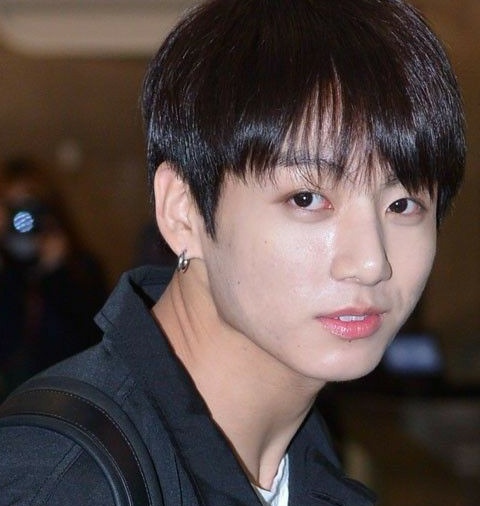 JeonEsHi97's tweet photo. 16 years old                     26 years old 
jungkook                           jungkook https://t.co/o6GNNrb1ZQ