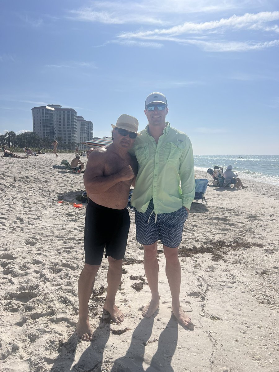 One legend in his own mind &amp; one true legend &amp; future NFL HOF <a href="/LukeKuechly/">Luke Kuechly</a> hanging out on New Year'Day on Vanderbilt  Beach in beautiful Naples <a href="/WTHSMinutemen/">Minutemen Football</a> <a href="/WTHS_Athletics/">WTHS Athletics</a> <a href="/ParadiseCoast/">Florida's Paradise Coast</a>