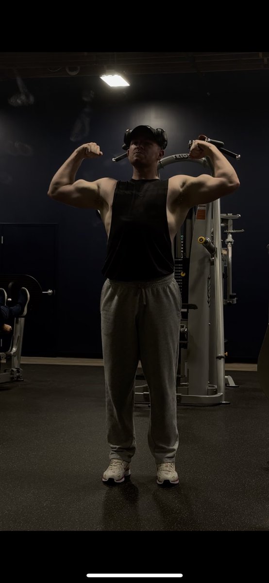 stingray_steve_'s tweet photo. Cheers to the New Year boys. 
Ready to crush our goals this year and willing to do whatever it takes 💉 ⚙️ #ImBack https://t.co/U70c6gngS8