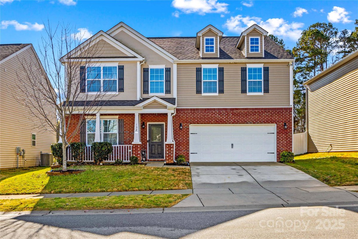 Dekuson's tweet photo. 132 Kingsway DR, Mooresville, NC 28115 just hit the market!
Take a look at this awesome home: No carpet, LVP flooring throughout. Huge backyard. Mooresville Graded School District.
OPEN HOUSE this weekend, Saturday &amp; Sunday  12-3 PM https://t.co/2NbjzLKKVG https://t.co/Rx9SFGIOTi