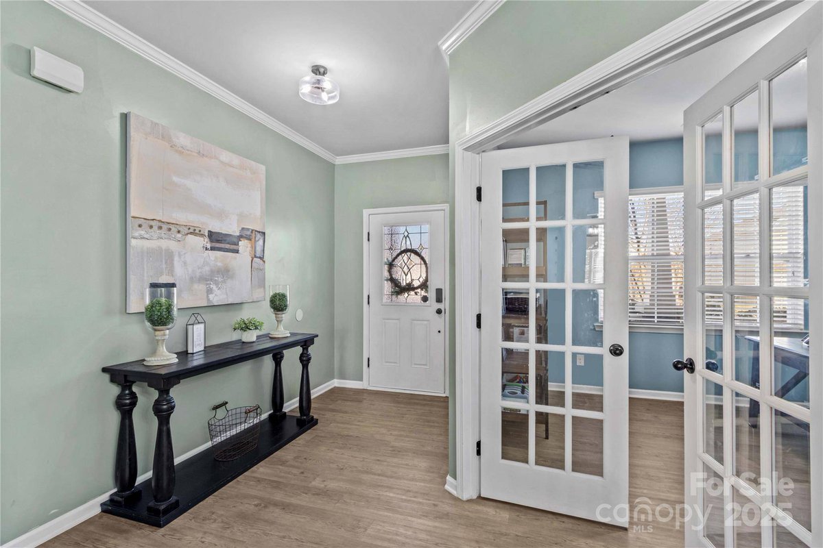 Dekuson's tweet photo. 132 Kingsway DR, Mooresville, NC 28115 just hit the market!
Take a look at this awesome home: No carpet, LVP flooring throughout. Huge backyard. Mooresville Graded School District.
OPEN HOUSE this weekend, Saturday &amp; Sunday  12-3 PM https://t.co/2NbjzLKKVG https://t.co/Rx9SFGIOTi