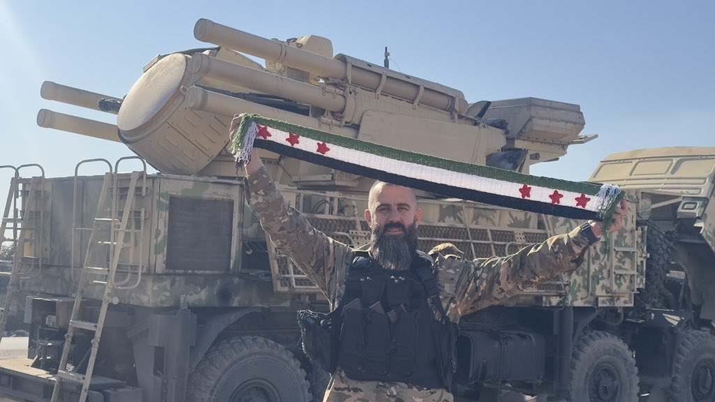 YaserAbdulrahim's tweet photo. على مدار 14 عامًا، راهنت روسيا وإيران على نظام الأسد، مستثمرتين في قمعه واستبداده لدعم مصالحهما السياسية والعسكرية في سوريا، متجاهلتين إرادة الشعب السوري ومطالبه العادلة في الحرية والكرامة. ضخّتا الموارد والسلاح لإطالة أمد معاناة السوريين، لكن صمود هذا الشعب العظيم أفشل كل الرهانات وأثبت أن إرادة الشعوب لا تُقهر.

صمود الشعب السوري تَرجَم تضحياته إلى انتصار حقيقي، بإسقاط نظام الأسد المستبد ووضع الأسس لبناء وطن حر ودولة قائمة على سيادة القانون والعدالة والمساواة. هذا النصر هو ثمرة صبر وتضحيات هائلة قدمها السوريون دفاعًا عن حقوقهم ومستقبل أبنائهم.

روسيا وإيران أمام حقيقة واضحة: استثمارهما في نظام قمعي كان فاشلًا، والشعوب دائمًا ما تنتصر على الطغاة مهما طال الزمن.

#بانتسير_اس1
#Pantsir_S1