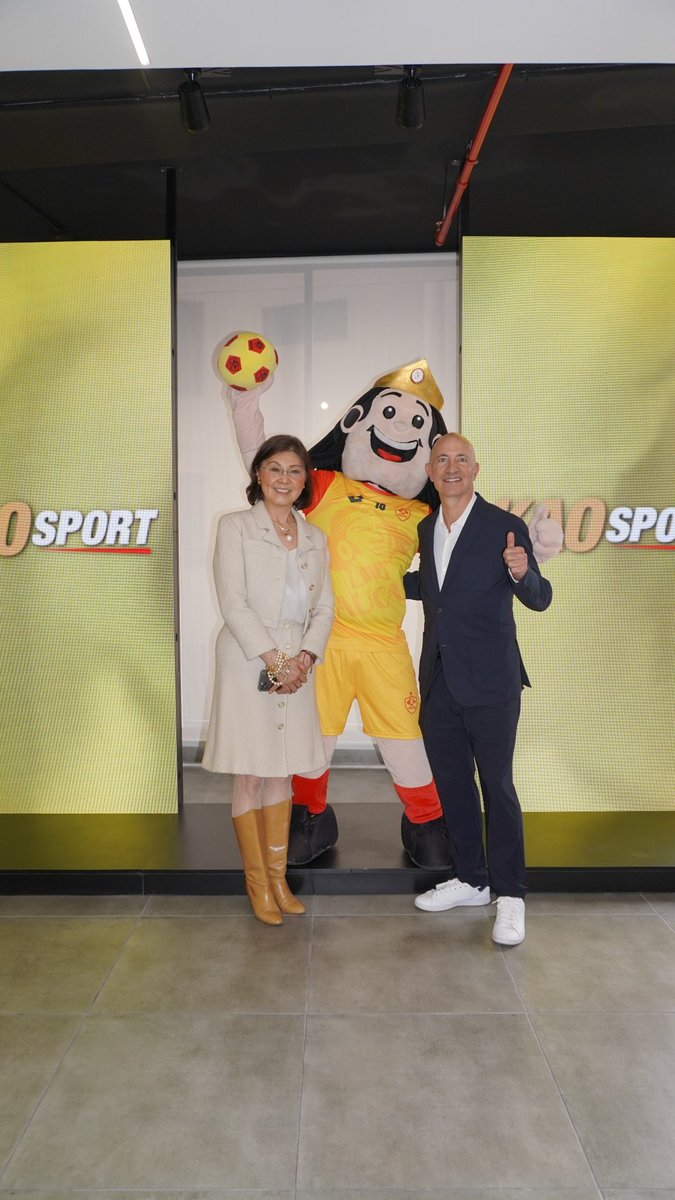 Aucas45's tweet photo. 🖋🧾 Una firma que significa el inicio de una gran historia @Aucas45 🤝 @kaosportec y @lottosport la nueva👕 armadura del #ÍdoloDelPueblo 👌🔝

#Aucas2️⃣0️⃣2️⃣5️⃣
#VamosPorMásAucas 

🟡🔴⚽️🔝 https://t.co/ta49YOupPP