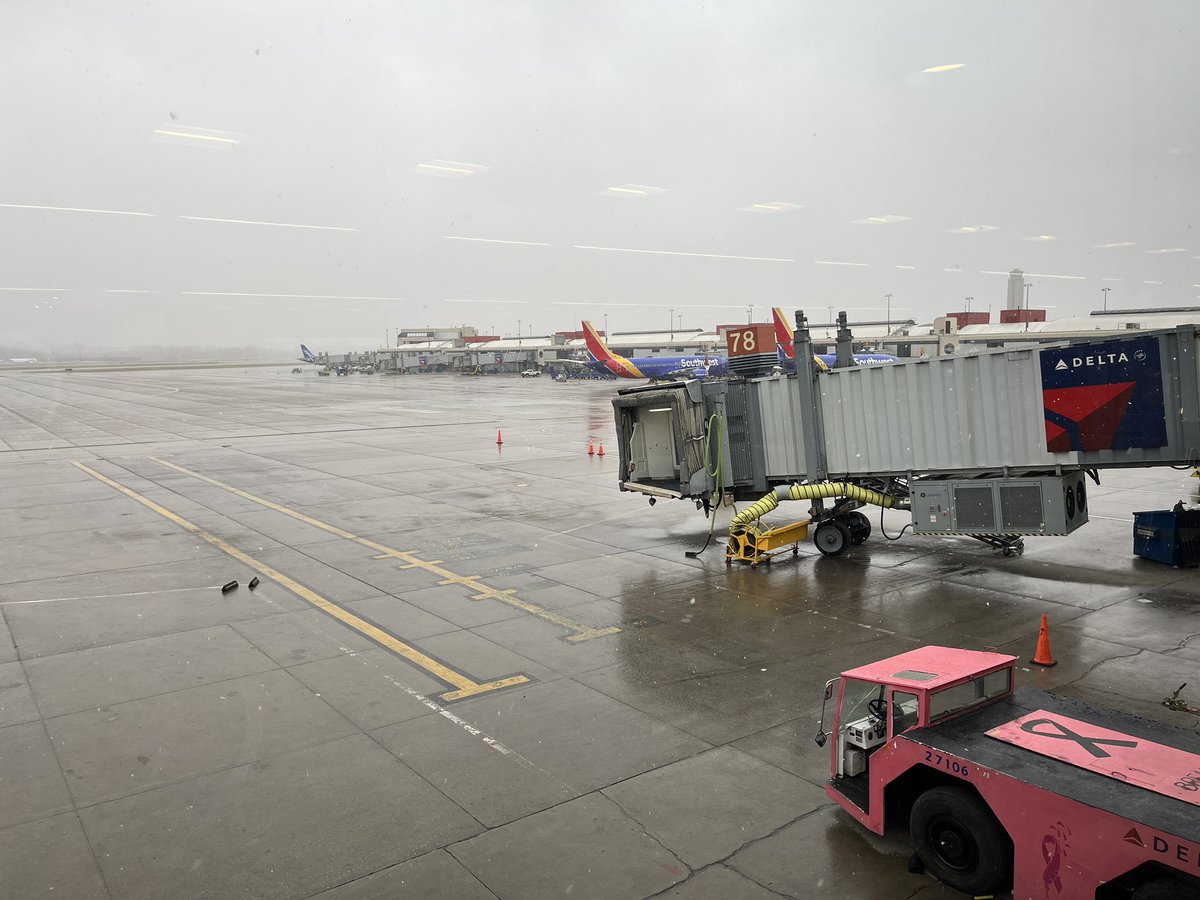 mammits's tweet photo. Happy New Year! Correctly guess my final destination for my first trip in 2025 and receive $100. You have till I touchdown. Go! https://t.co/tONjO8fINb