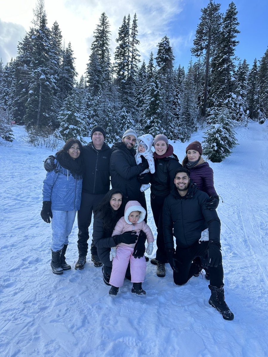 adrianaruggiero's tweet photo. Hello 2️⃣0️⃣2️⃣5️⃣!!! Ready for you and all the blessings and adventures you have for us 🙌🏼 
✨✨✨
Bienvenido 2️⃣0️⃣2️⃣5️⃣ ¡Listos para todo lo que nos traes! https://t.co/CDB7pGYjIL